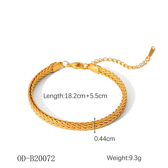 Wholesale Women's Handmade Stainless Steel Twist Chain Bracelet With Geometric Wave Pattern And Electroplating