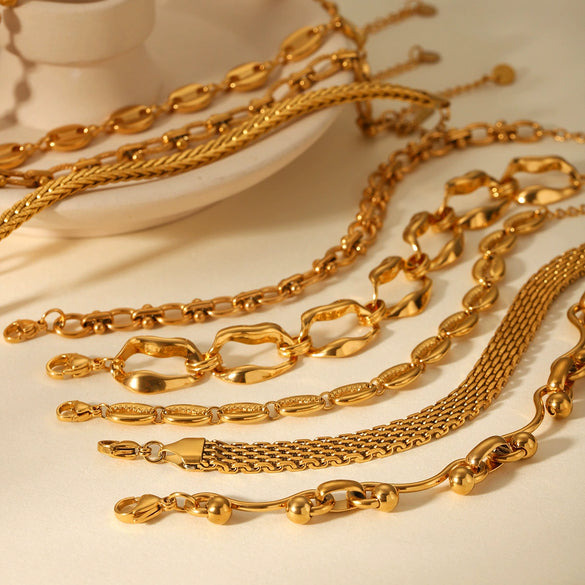 Wholesale Women's Handmade Stainless Steel Twist Chain Bracelet With Geometric Wave Pattern And Electroplating