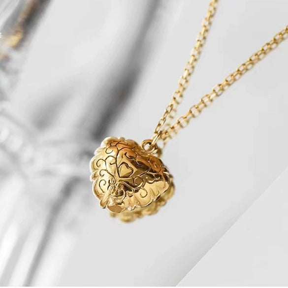 Wholesale Women's Heart Pattern Inlaid Shell Retro Style Titanium Steel Necklace With Electroplating