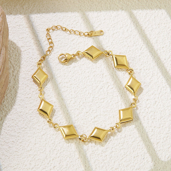 Wholesale Women's Heart Shaped Geometric Diamond Pattern Real Gold Plated Stainless Steel And Titanium Steel Bracelet For Office Ladies