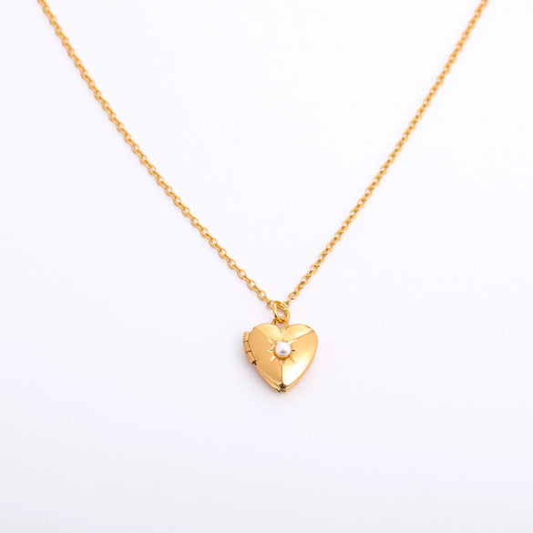 Wholesale Women's Heartshaped Copper And Titanium Steel Necklace With Diamond Design And Cross Chain