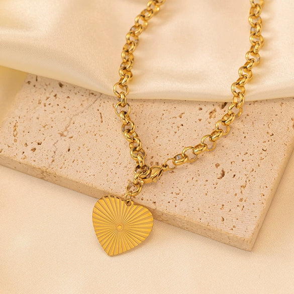 Wholesale Women's Heartshaped Titanium Steel Electroplated Necklace With O Word Chain