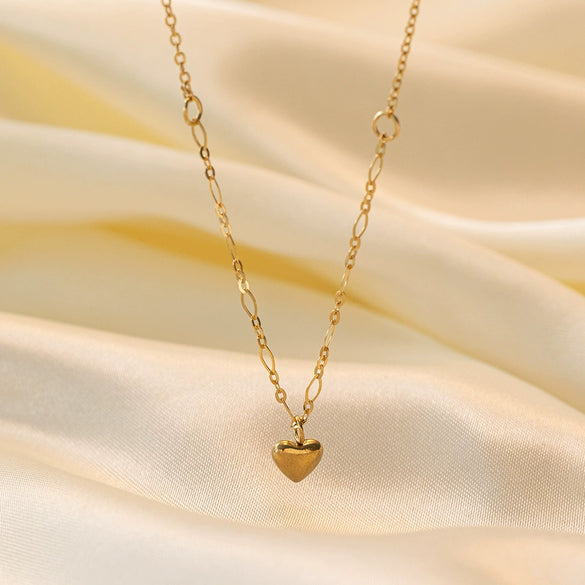Wholesale Women's Heartshaped Titanium Steel Electroplated Necklace With O Word Chain