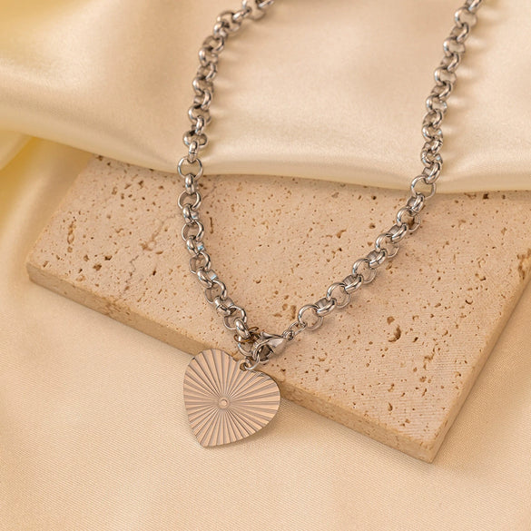 Wholesale Women's Heartshaped Titanium Steel Electroplated Necklace With O Word Chain