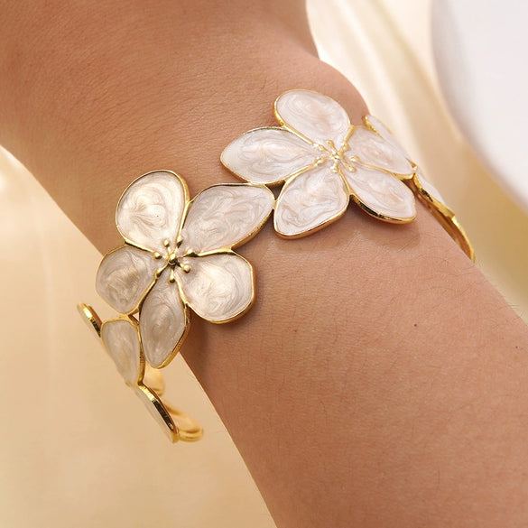 Wholesale Women's Highend Geometric Open Stainless Steel Oildripping Flower Bracelet
