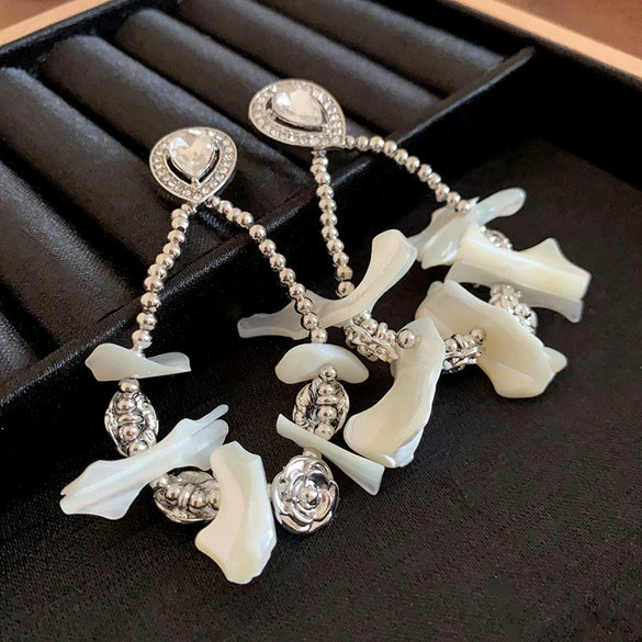 Wholesale Women's Imitation Pearl Flower Earrings French Retro Style