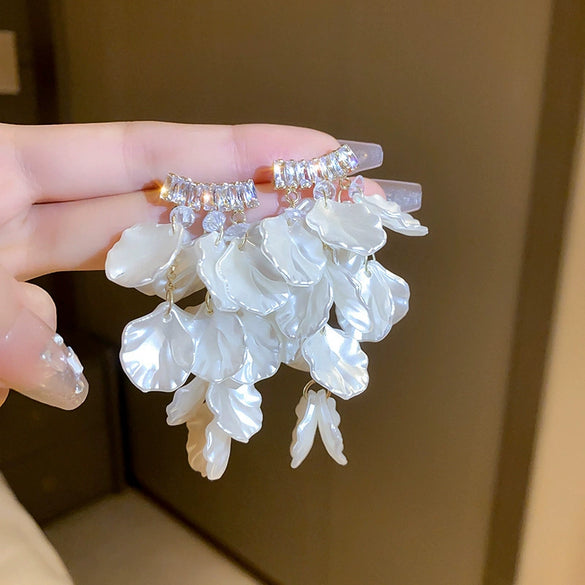 Wholesale Women's Imitation Pearl Flower Earrings French Retro Style