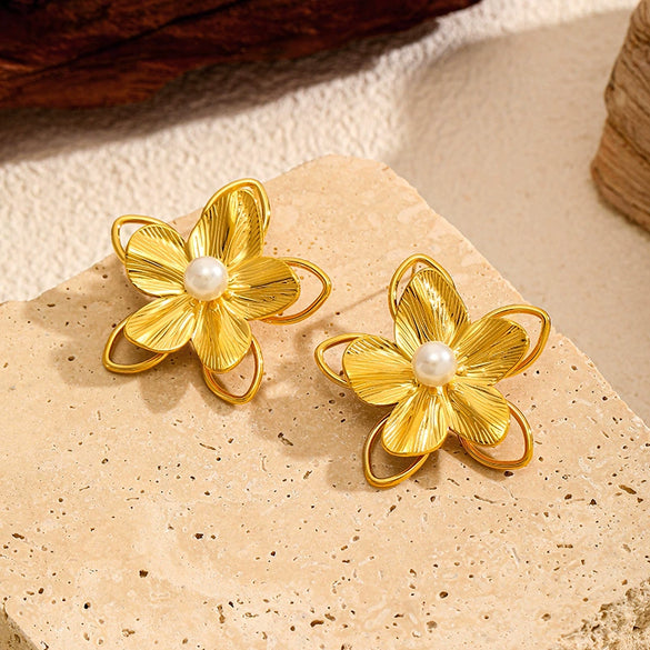 Wholesale Women's Ins Style Flower Shape Titanium Steel And Stainless Steel Earrings With Vacuum Real Gold Plating In Pvd Furnace
