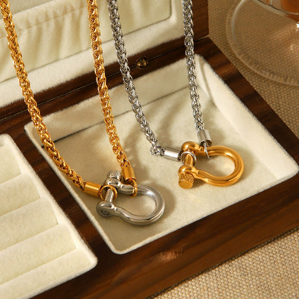 Wholesale Women's Ins Style Geometric Gold Plated Stainless Steel Carabiner Pendant Thick Chain Necklace