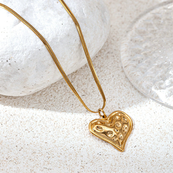 Wholesale Women's Ins Style Minimalist Stainless Steel And Titanium Steel Electroplated Hammered Heart Pendant Sweater Chain Necklace