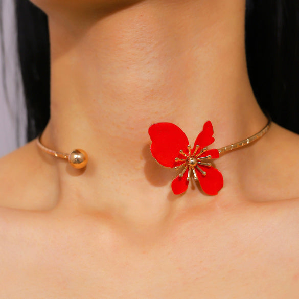 Wholesale Women's Iron And Zinc Alloy Flower Pattern Enamel Choker Necklace With Fresh Light Luxury Design
