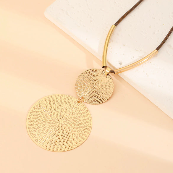 Wholesale Women's Iron Double Round Pendant Necklace With Exaggerated Geometric Pattern And Rope Chain Electroplated