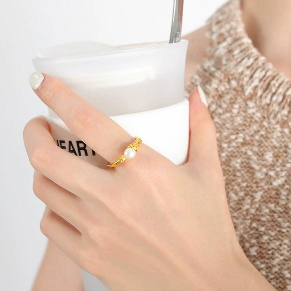 Wholesale Women's Irregular Geometric Titanium Steel Ring Inlaid With Natural Freshwater Pearl Electroplated