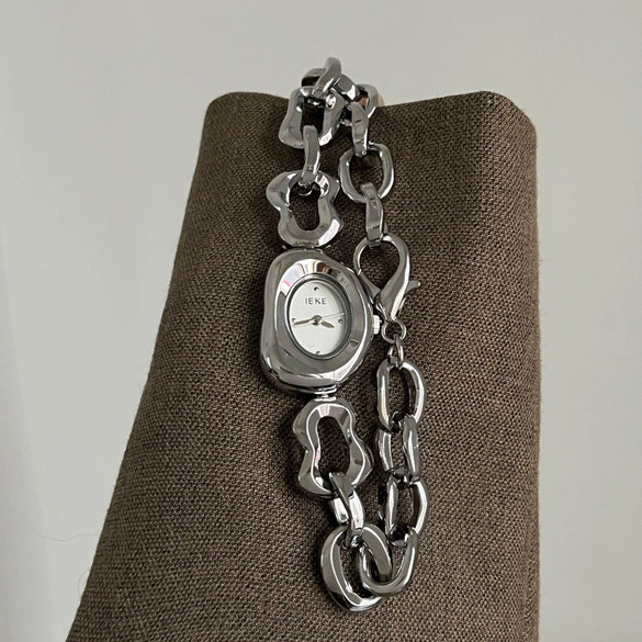 Wholesale Women's Irregular Heart Shape Alloy Metal Hollow Bracelet Pointer Watch With Fashionable Stylish Design
