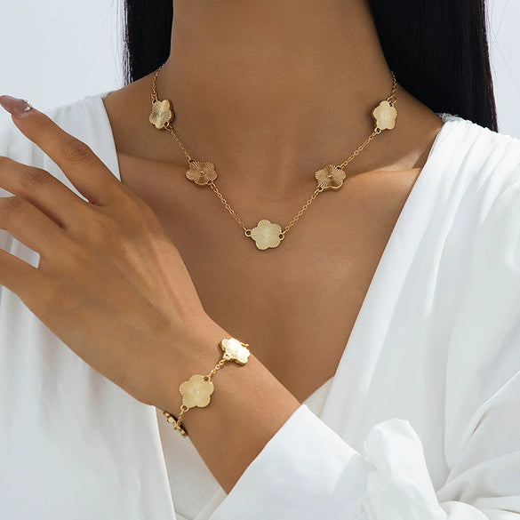 Wholesale Women's Jewelry Geometric Fiveleaf Clover Alloy Electroplated Accessories