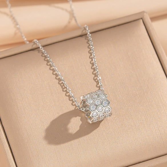 Wholesale Women's Jewelry Set Honeycomb Pattern Light Luxury Style Gold Plated Environmentally Friendly Copper O Word Chain Necklace And Earrings