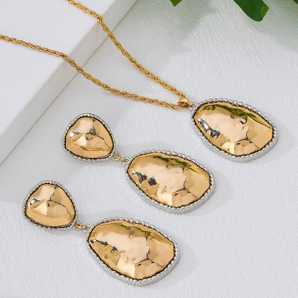 Wholesale Women's Jewelry Set With Geometric Pattern Electroplated Alloy Pendant Necklace And Earrings