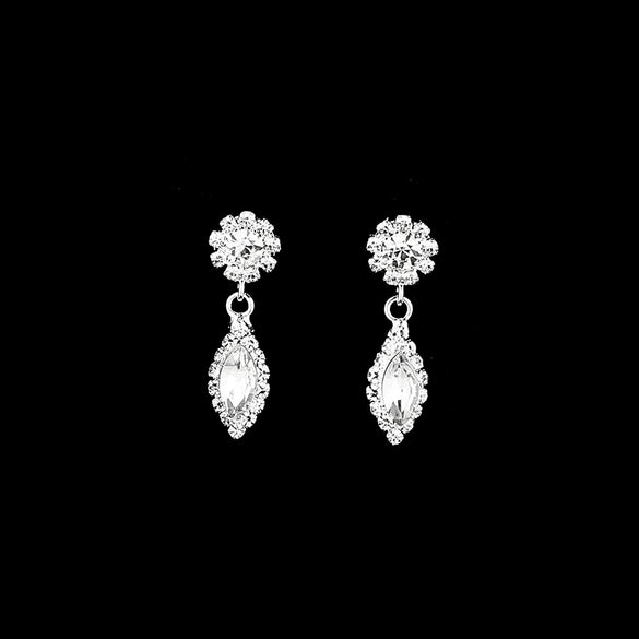 Wholesale Women's Jewelry Set With White Crystal Flower Design Rhinestone Material Love Water Drops Bells Pattern Electroplating Treatment