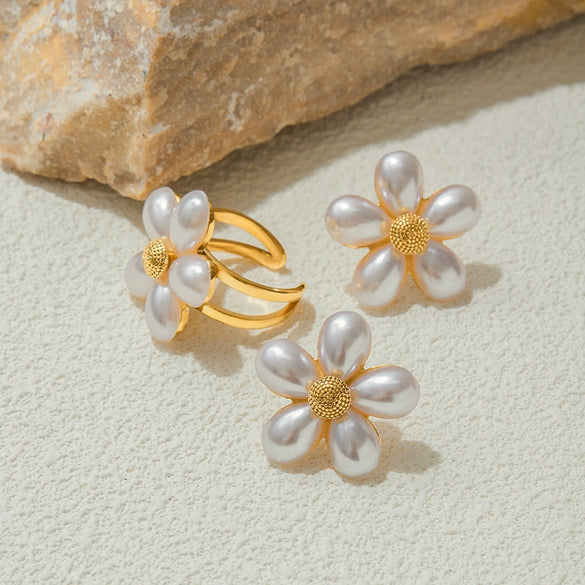 Wholesale Women's Jewelry Shell Bead Ring And Stainless Steel Earrings With Flower Pattern And Electroplating Titanium Steel Material