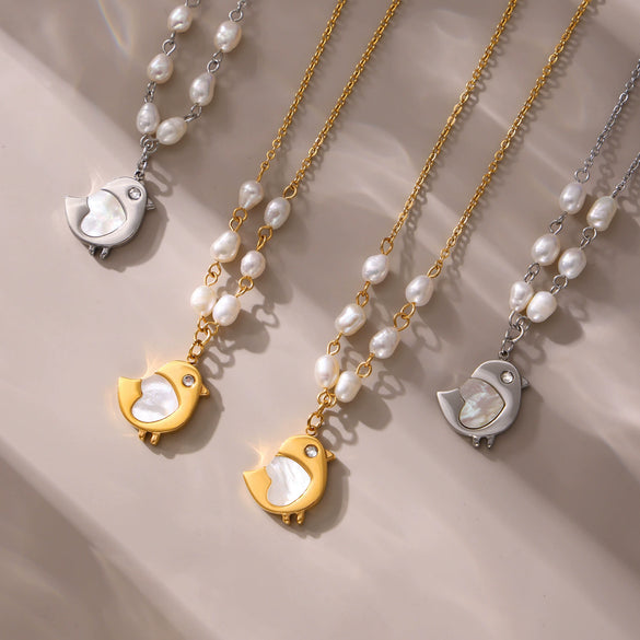 Wholesale Women's Jewelry 316L Stainless Steel Goldplated Shell Freshwater Pearl Necklace With Geometric Pattern And Electroplating Design