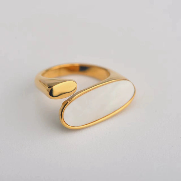 Wholesale Women's Jewelry Stainless Steel Oval White Seashell Ring Plated 18K Gold Geometric Style