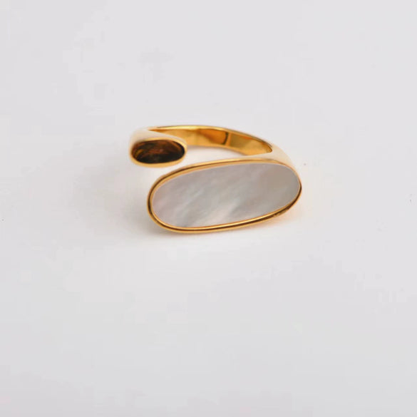 Wholesale Women's Jewelry Stainless Steel Oval White Seashell Ring Plated 18K Gold Geometric Style