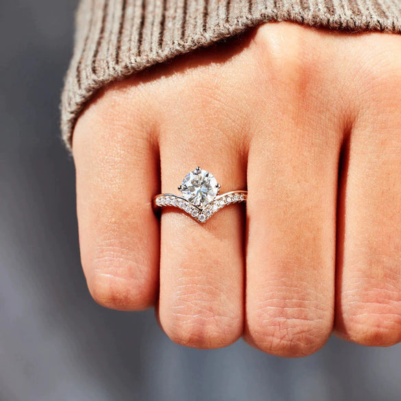 Wholesale Women's Jewelry 925 Sterling Silver Vshaped Crown Zircon Ring With Geometric Style And Electroplating Treatment