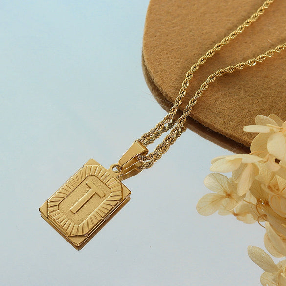 Wholesale Women's Jewelry 316L Stainless Steel Luxury Retro Necklace With Geometric Pattern And Electroplating Treatment