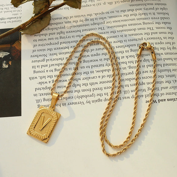 Wholesale Women's Jewelry 316L Stainless Steel Luxury Retro Necklace With Geometric Pattern And Electroplating Treatment