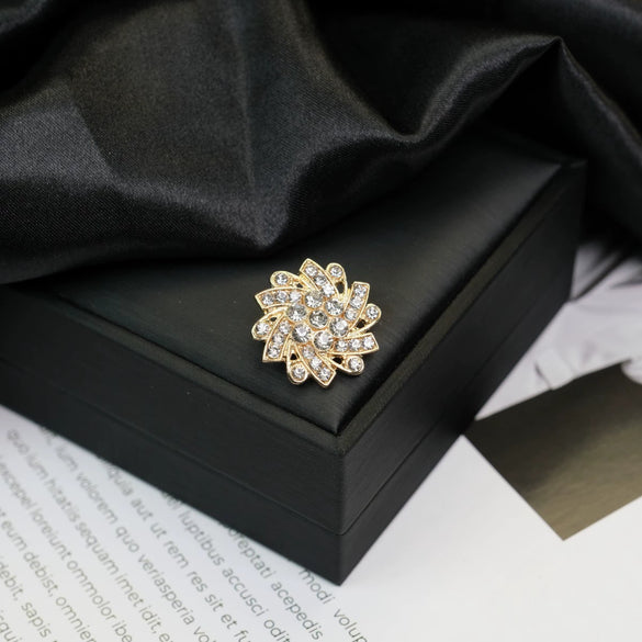 Wholesale Women's Jewelry Zinc Alloy Geometric Flower Rhombus Star Electroplated Antiexposure Brooch For Clothing Accessories