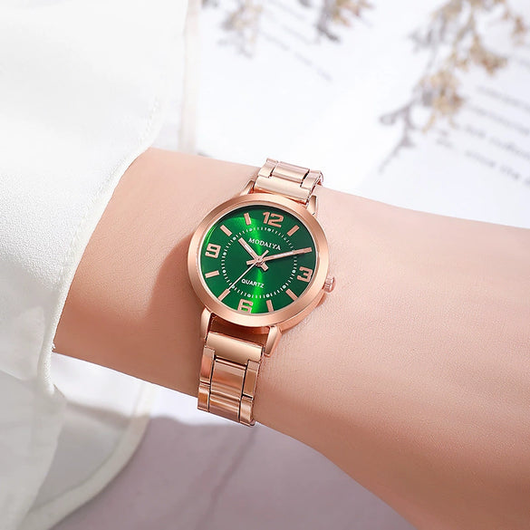 Wholesale Women's Leisure Alloy Case Steel Belt Quartz Watch With Round Dial And Ordinary Glass Mirror