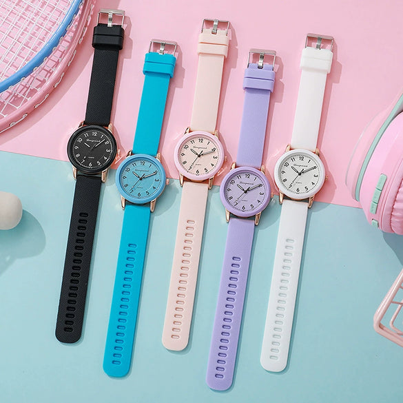 Wholesale Women's Leisure Quartz Watch With Alloy Case And Silicone Strap In Round Shape