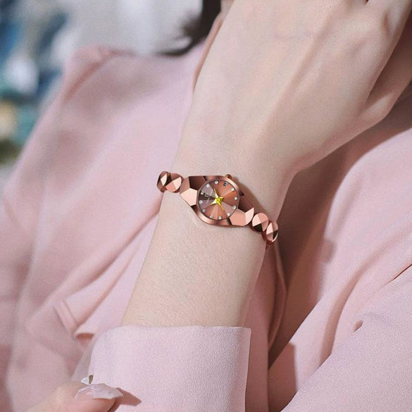 Wholesale Women's Leisure Quartz Watch With Luminous Waterproof Calendar Round Dial Stainless Steel Jewelry Buckle Alloy Strap And Case Mineral Reinforced Glass Mirror