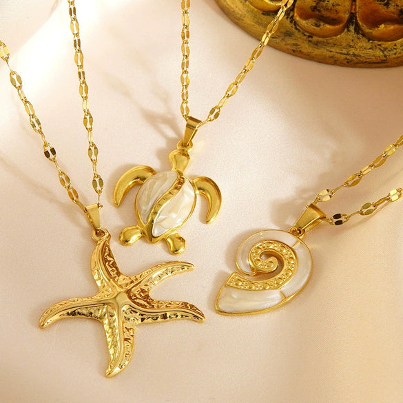 Wholesale Women's Light Luxury Animal Shaped Stainless Steel Electroplated Corn Chain Pendant Necklace With Starfish And Conch