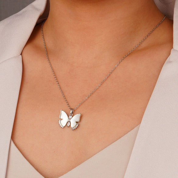 Wholesale Women's Light Luxury Animal Zodiac Butterfly Copper Necklace With Mixed Gemstone Setting And Electroplating O Word Chain