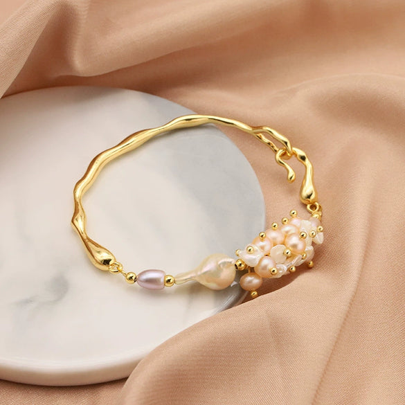 Wholesale Women's Light Luxury Bracelet With Natural Freshwater Pearls Plated 18K Gold In Flat Round And Rose Buns Round Shapes