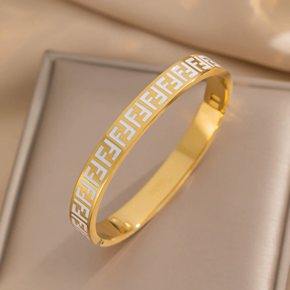 Wholesale Women's Light Luxury Classic Vintage Letter Glowly Star Bracelet Titanium Steel With Dripping Oil Treatment