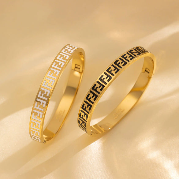 Wholesale Women's Light Luxury Classic Vintage Letter Glowly Star Bracelet Titanium Steel With Dripping Oil Treatment