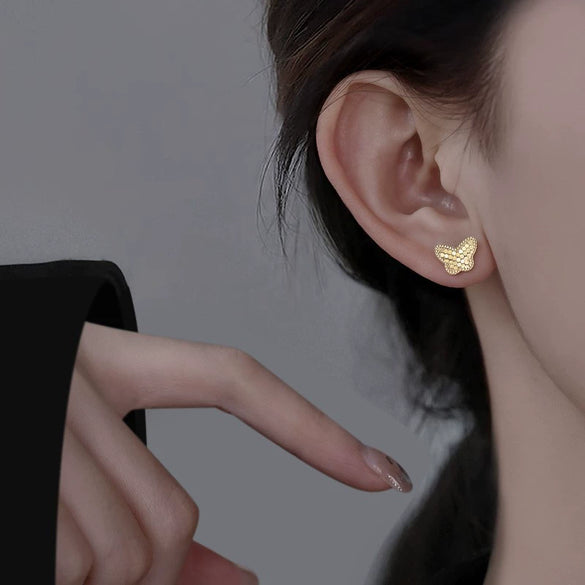 Wholesale Women's Light Luxury Copper Electroplated Flower Shaped Earrings With Silver Needle Sequins