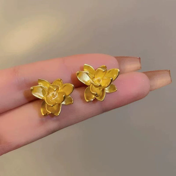 Wholesale Women's Light Luxury Copper Electroplated Flower Shaped Earrings With Silver Needle Sequins