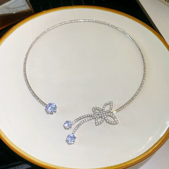 Wholesale Women's Light Luxury Diamond Set Copper And Titanium Steel Flower Pendant Necklace