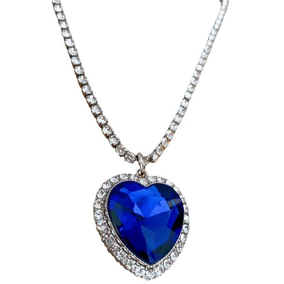 Wholesale Women's Light Luxury Diamond Set Copper And Titanium Steel Flower Pendant Necklace