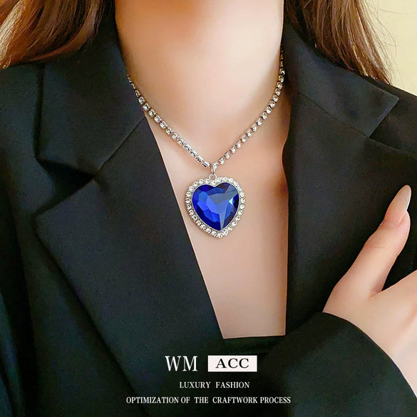Wholesale Women's Light Luxury Diamond Set Copper And Titanium Steel Flower Pendant Necklace