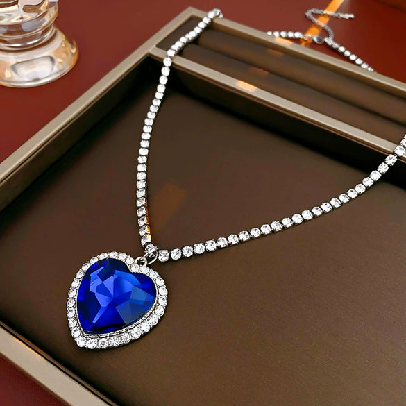 Wholesale Women's Light Luxury Diamond Set Copper And Titanium Steel Flower Pendant Necklace