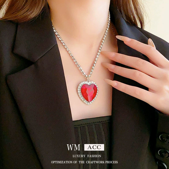Wholesale Women's Light Luxury Diamond Set Copper And Titanium Steel Flower Pendant Necklace