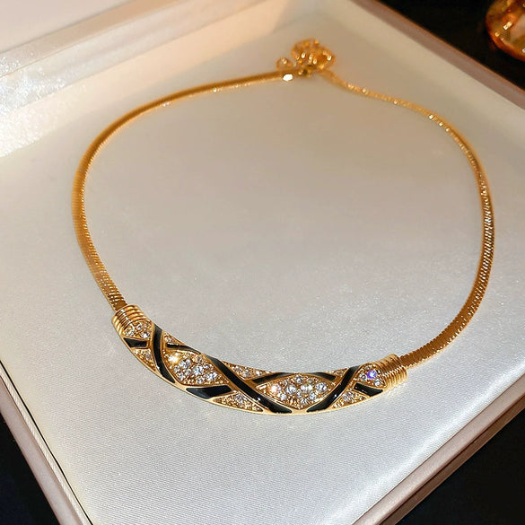 Wholesale Women's Light Luxury Diamond Set Copper And Titanium Steel Flower Pendant Necklace