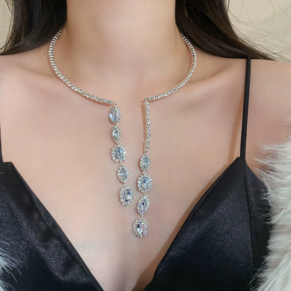 Wholesale Women's Light Luxury Diamond Set Copper And Titanium Steel Flower Pendant Necklace