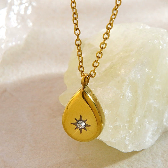 Wholesale Women's Light Luxury Geometric Eightpointed Star Stainless Steel Electroplated Pendant Necklace With Oshaped Chain