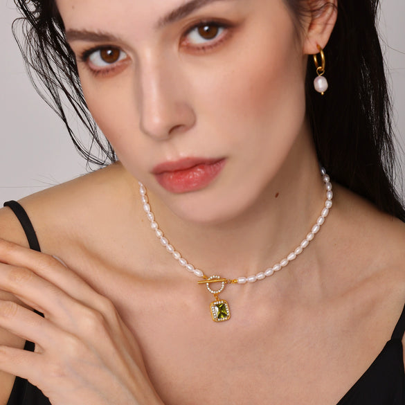 Wholesale Women's Light Luxury Geometric Ferris Wheel Pendant Necklace With Stainless Steel Freshwater Pearl Zircon And Electroplated Titanium Steel