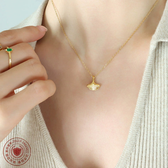 Wholesale Women's Light Luxury Geometric Ginkgo Leaf 316L Stainless Steel Pendant Necklace With Electroplating Design
